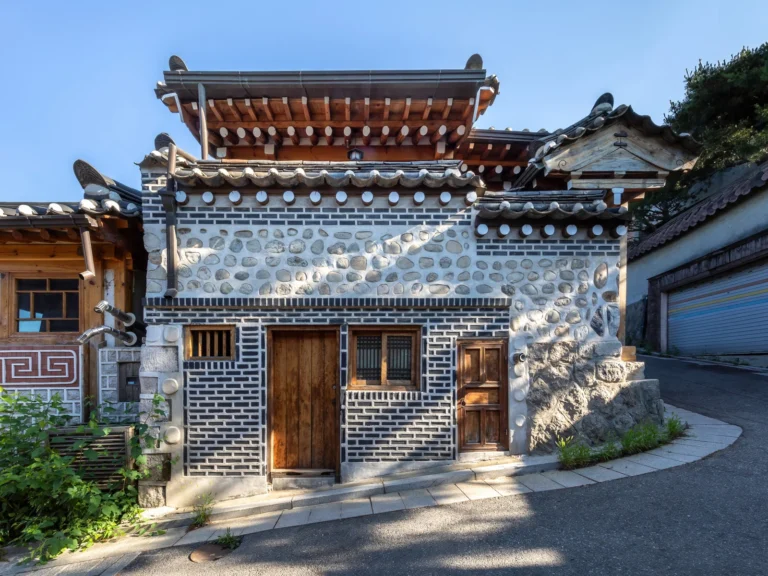 A traditional hanok street in Bukchon Hanok Village, Seoul, South Korea.